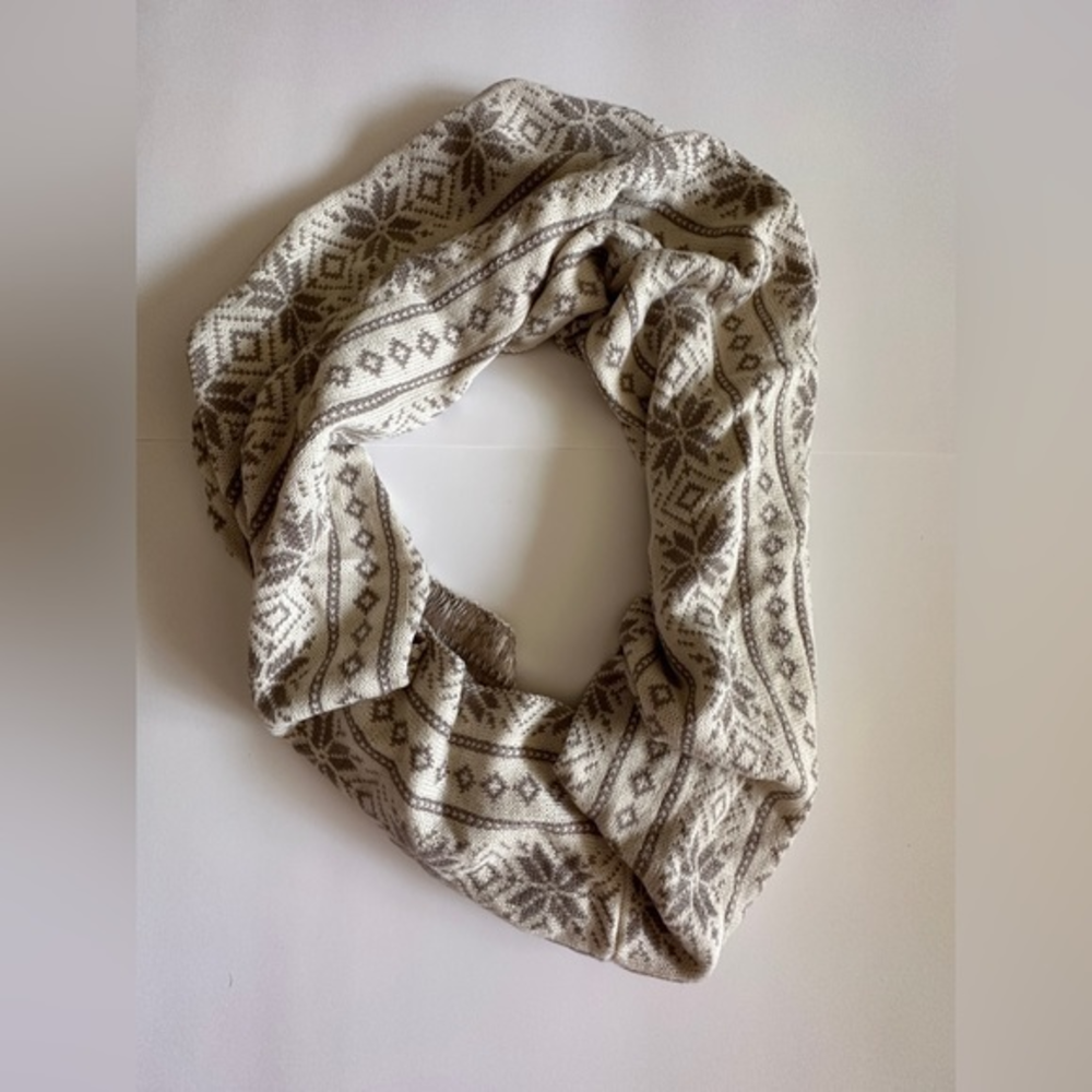 MukLuks Winter Infinity Scarf Women’s Fair Isle‎ Beige & Ivory